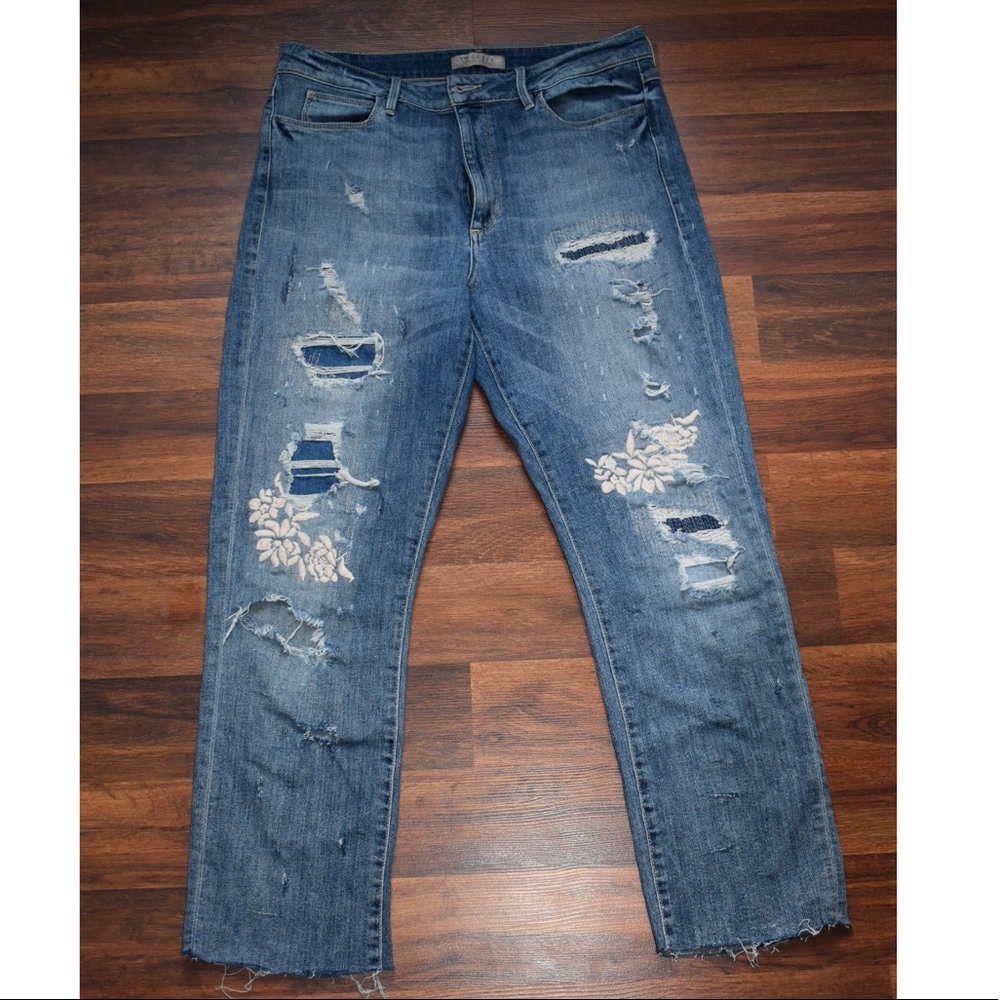 GUESS✨ distressed boyfriend jeans